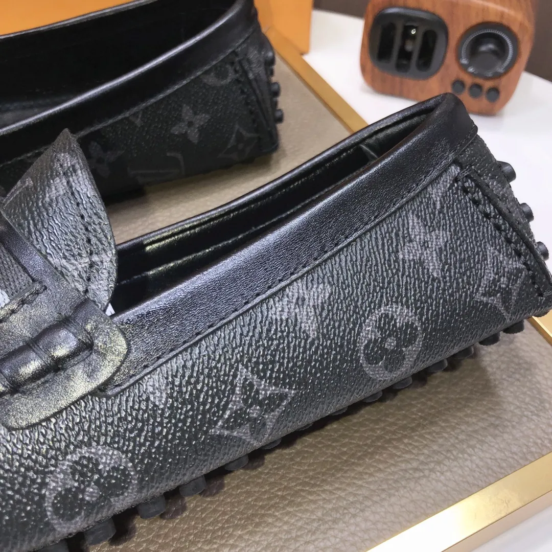 Men's men's shoes 💰420💰 [LV Doudou shoes] (water-dyed cowhide lining) new model is on the market, available on the official website. The new Doudou shoes are processed into single-color materials, and the uppers are made of imported special materials. The body of the shoe is fully hemmed with mark thread, and is lined with imported original cowhide leather. The elegant shoe shape is super suitable for all-matching, and the size is 38-44.